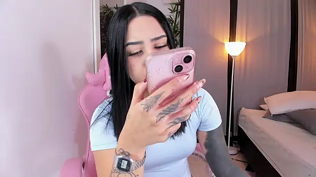 ChloeShade online show from January 5, 8:45 pm