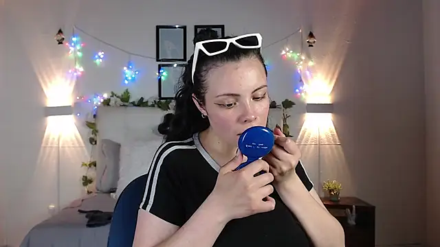 Megan 05  online show from May 5, 7:39 pm
