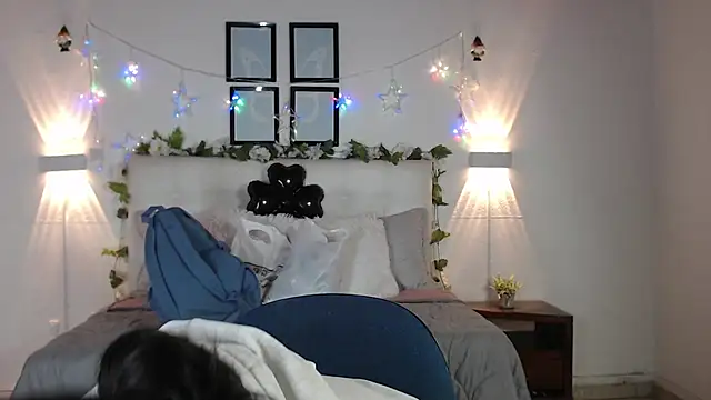 Megan 05  online show from February 11, 6:31 pm