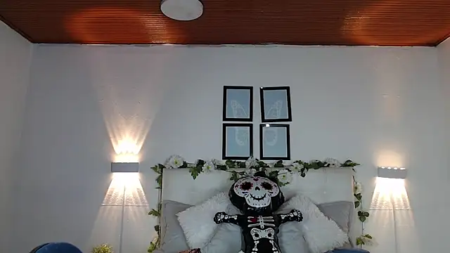 Megan 05  online show from November 15, 6:31 pm