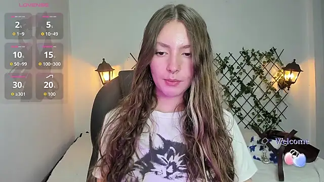 velvet  moon online show from February 1, 4:39 pm