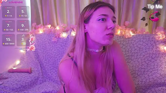 PinkyAura online show from May 22, 3:04 am