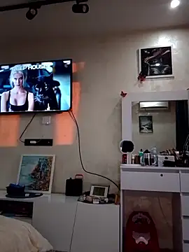 KissMiSveet online show from April 4, 3:55 pm