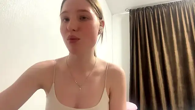 GwenFay online show from September 29, 5:51 pm