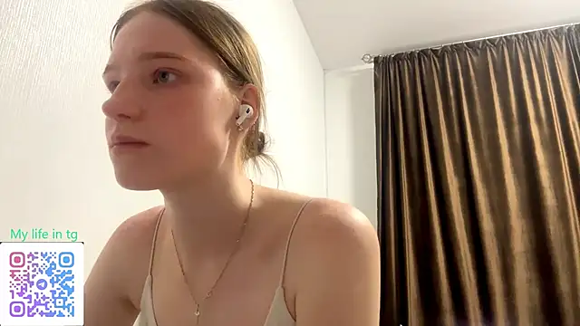 GwenFay online show from September 30, 6:02 pm