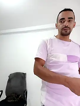 stivenlujan69 online show from April 16, 9:14 pm