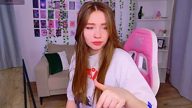 Moon  Bunny online show from March 20, 1:38 pm