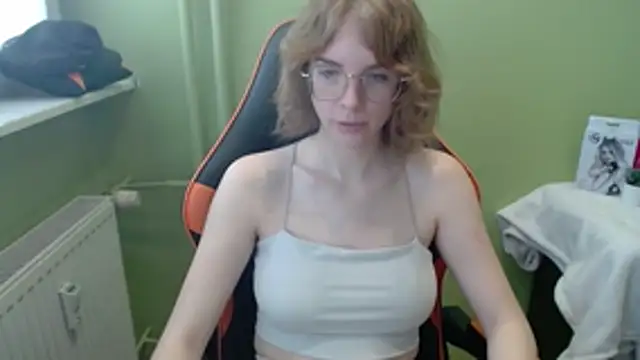 juicyPenny online show from November 27, 8:06 am