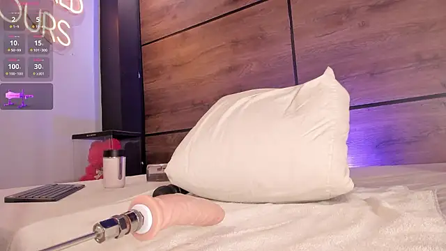 Niamonroe online show from March 12, 4:42 pm