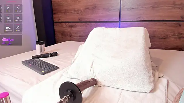 Niamonroe online show from May 6, 5:39 pm