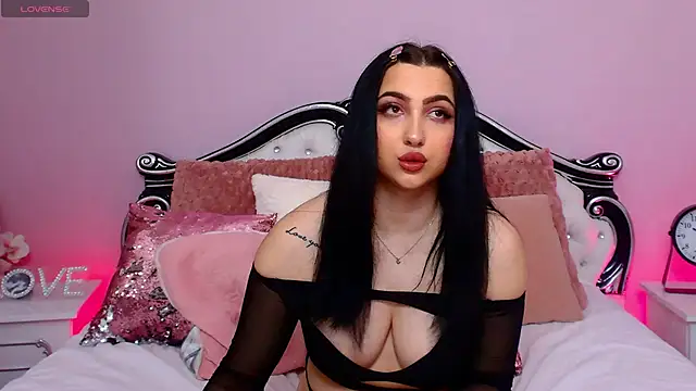 SweetySasha18 online show from May 25, 5:45 pm