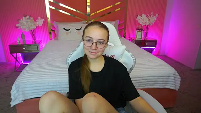 ArrinaWairr online show from October 8, 8:07 am