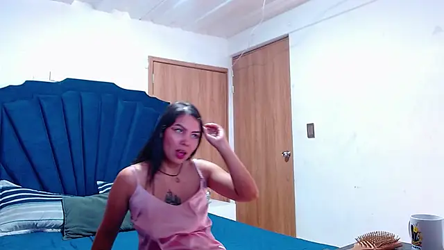 RoxyandAron2 online show from January 18, 1:40 pm