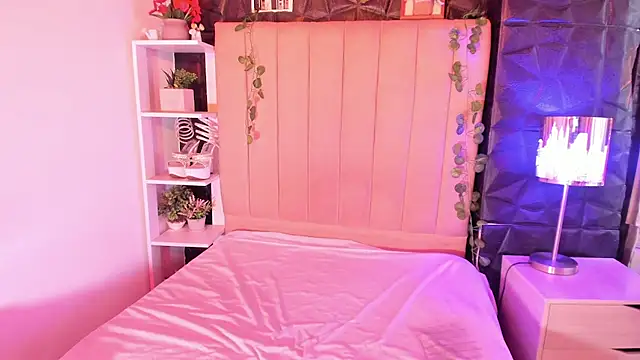 Bonnali lune online show from February 3, 7:51 pm