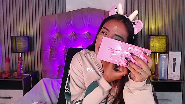 Bonnali lune online show from October 21, 10:25 pm