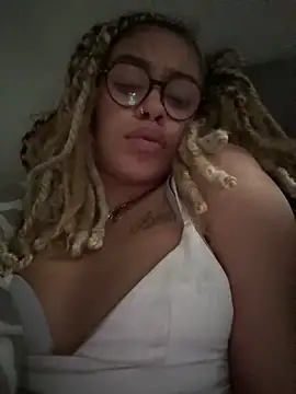 sexentrevoisin online show from March 15, 8:49 am