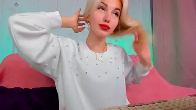 LisaFoxyMe online show from May 21, 1:25 am