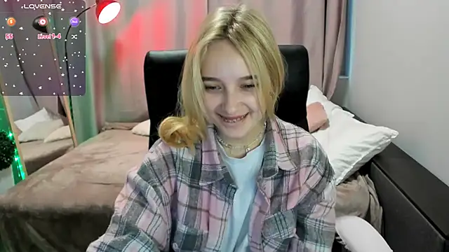 TaisiaHot online show from April 7, 8:16 am