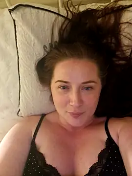 Snapshot of RosieMilff chatting on September 17, 8:40 pm RosieMilff online show from September 17, 8:40 pm