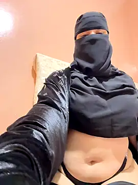  Laiali  online show from December 4, 11:45 am