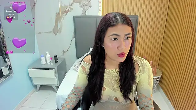 TIFFANY BELLO online show from November 24, 10:34 pm