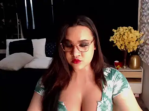 Hotcum ella online show from January 8, 12:36 am