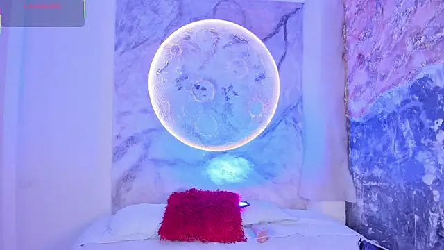 RoxanaBorns  online show from October 12, 12:40 pm