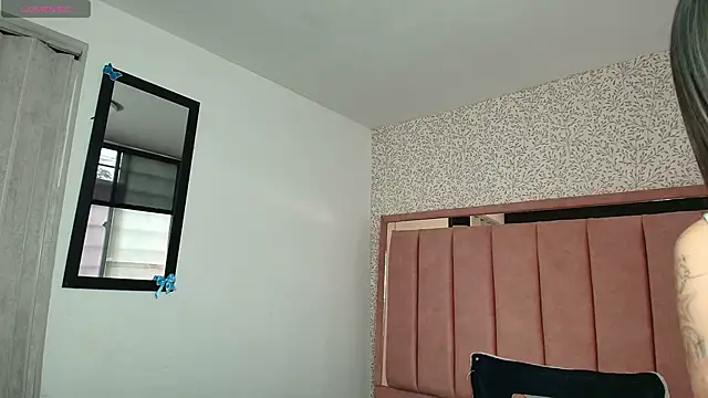 Hanna Lee   online show from March 25, 8:01 pm