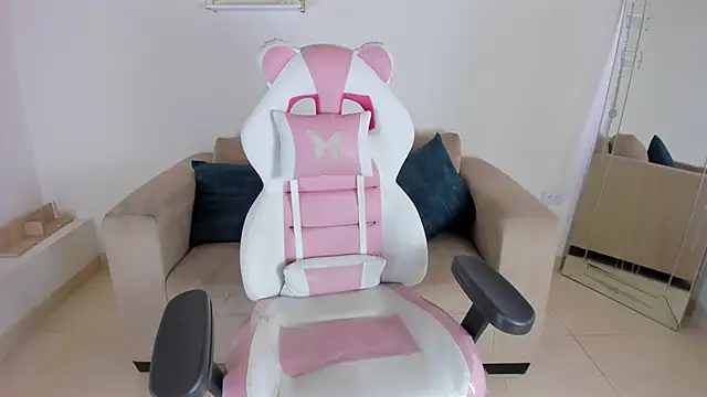 april smiith online show from October 18, 1:03 pm