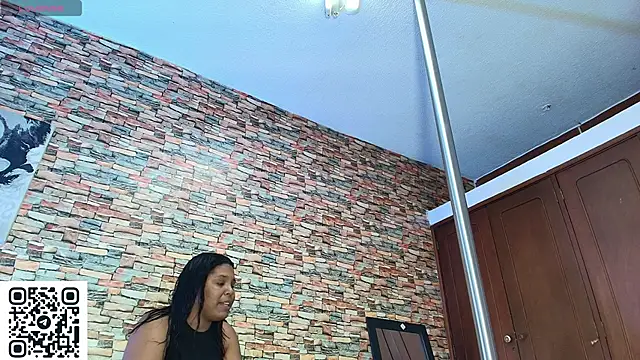 naomi campbel  online show from May 8, 8:32 pm