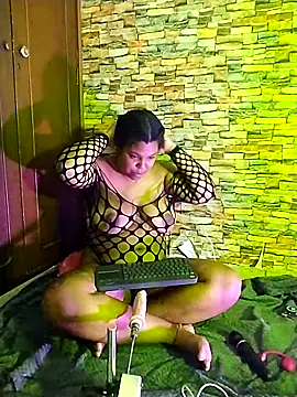 naomi campbel  online show from May 23, 8:51 pm