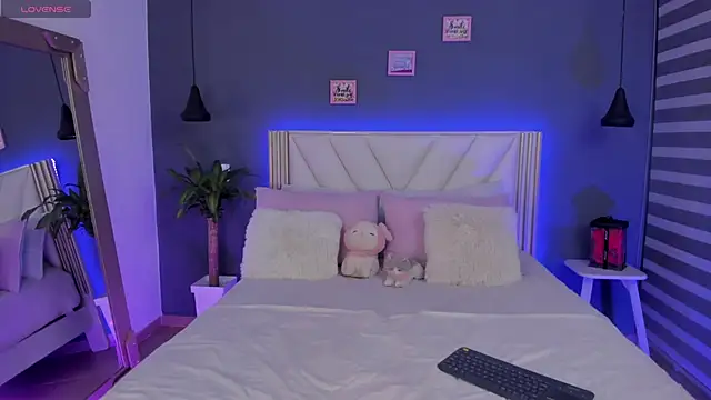 NaishaFord 1 online show from May 19, 4:52 am