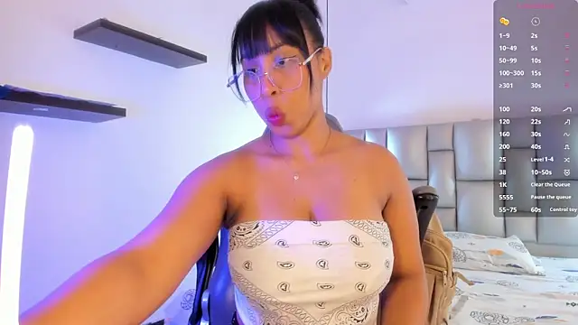 Elowen Clark online show from March 8, 7:29 pm