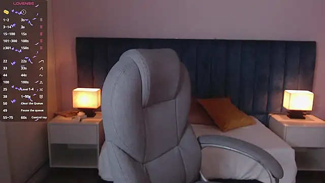 gemmalewis  online show from October 4, 3:16 pm