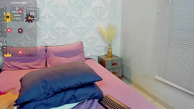 salem cute online show from February 28, 10:09 pm