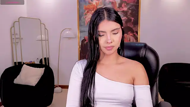 MiaLaurence online show from May 19, 6:59 pm