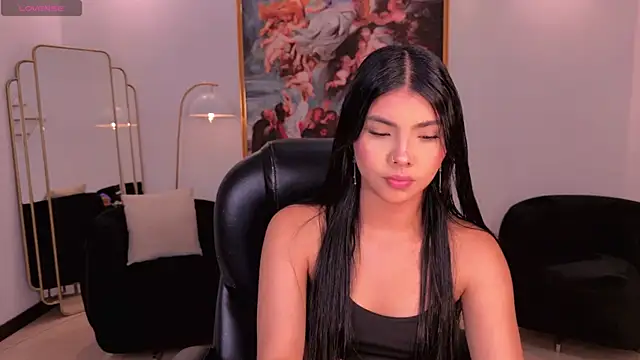 MiaLaurence online show from May 18, 7:20 pm