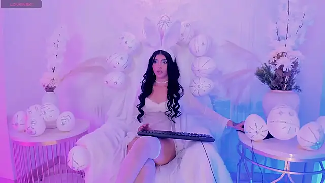 MiaLaurence online show from April 6, 9:16 pm