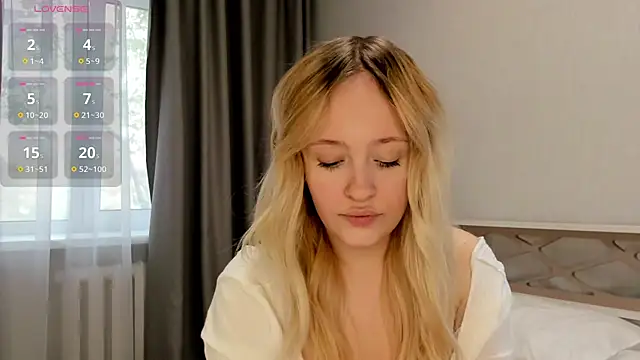 Julliakoill online show from October 9, 5:44 am