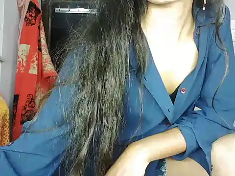 ROSE GOLDE online show from December 20, 8:18 am