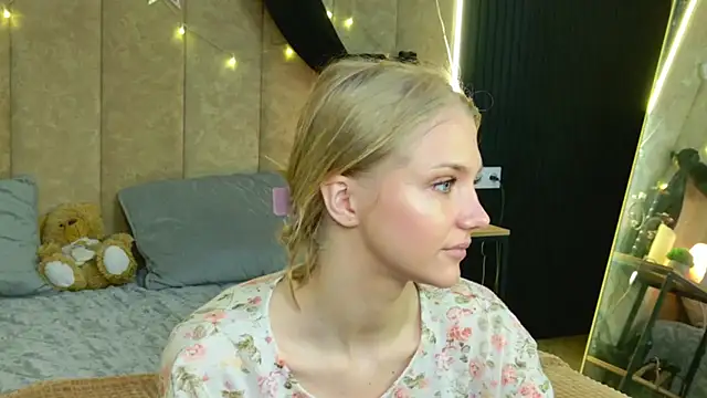 4example Chloe online show from May 16, 5:32 am