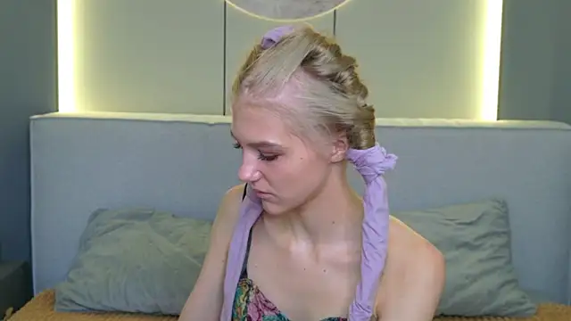 4example Chloe online show from May 1, 5:21 am