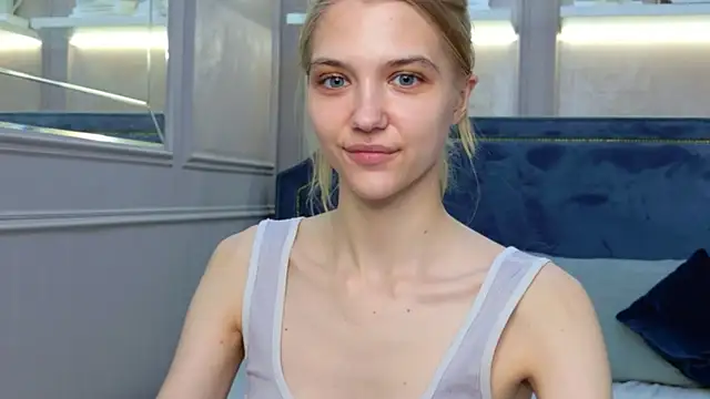 4example Chloe online show from May 10, 8:38 am