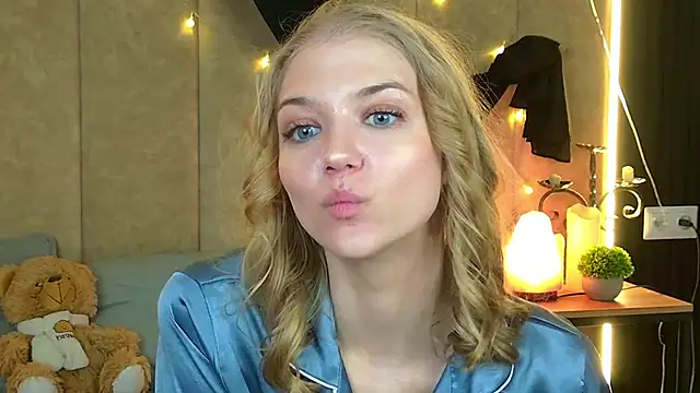 4example Chloe online show from May 17, 10:36 am