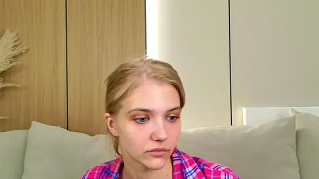 4example Chloe online show from May 6, 5:44 am