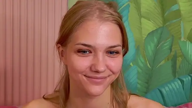 4example Chloe online show from May 23, 6:34 am