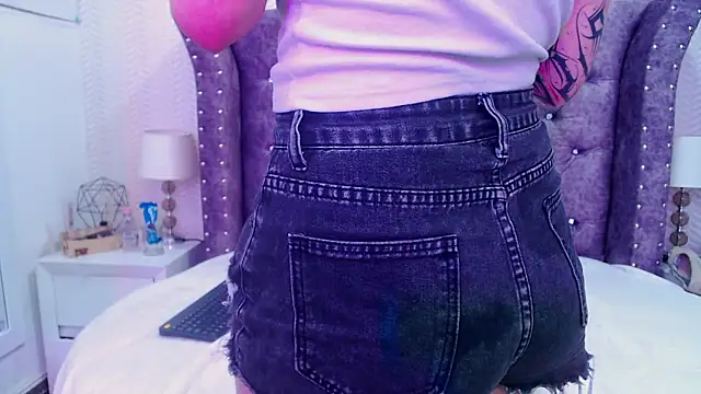 RavenLove  online show from October 18, 8:10 pm