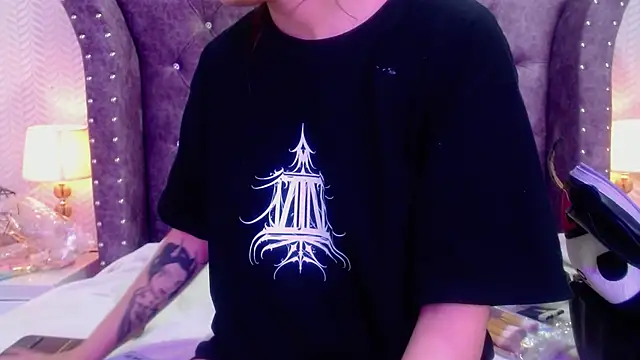 RavenLove  online show from November 4, 7:30 pm