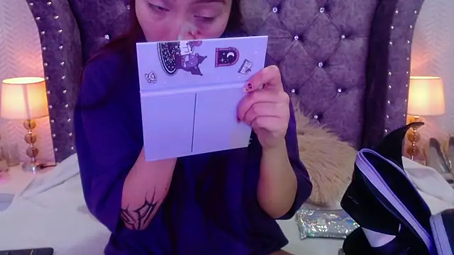 RavenLove  online show from November 6, 7:31 pm