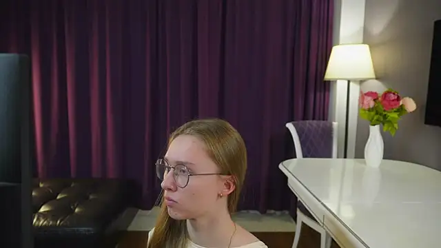 HarrietGeorge online show from September 21, 1:32 pm